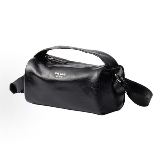 PRADA men\'s black handbag, featuring fashionable, trendy and exquisite craftsmanship